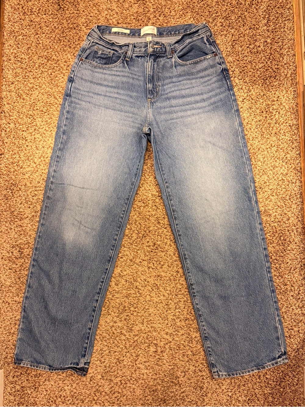 Universal Thread Women's Straight Leg Jeans - Light Blue Wash